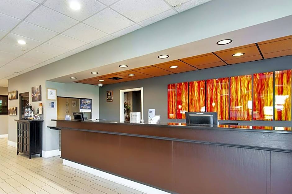 Days Inn & Suites by Wyndham Johnson City