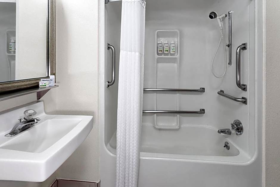 Baymont by Wyndham Green Bay