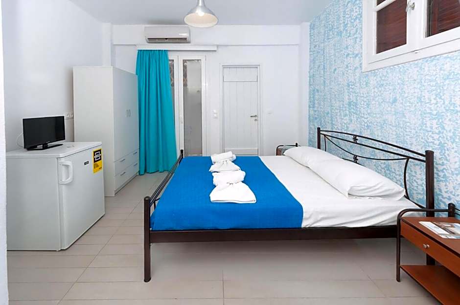 Superb Naxos Apartment Triple Studio Semi-Basement Private Balcony