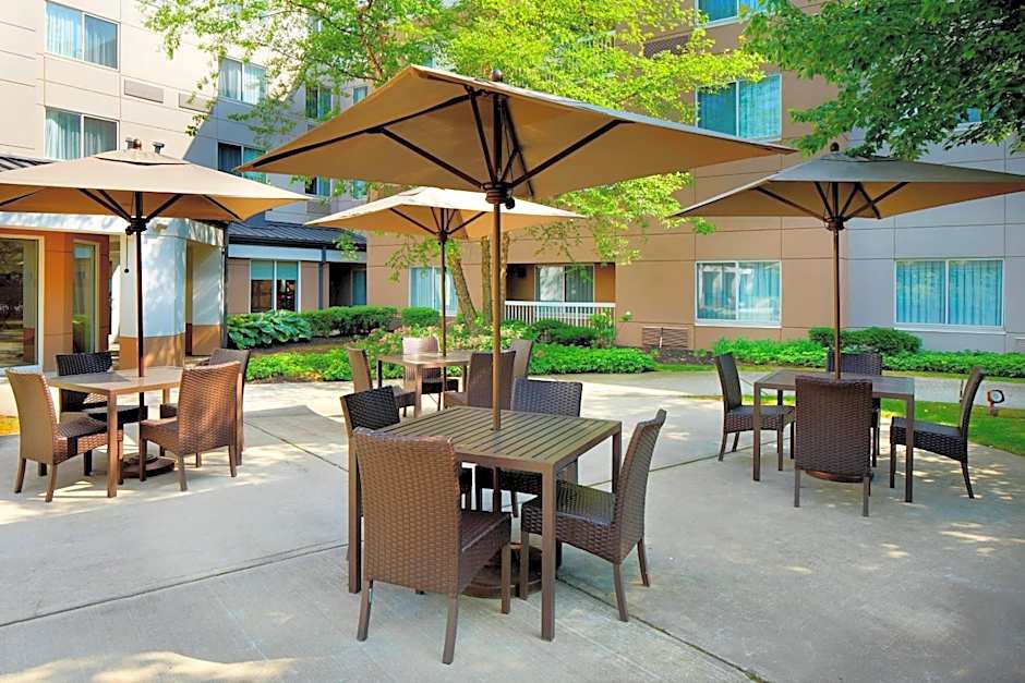 Courtyard by Marriott Edison Woodbridge