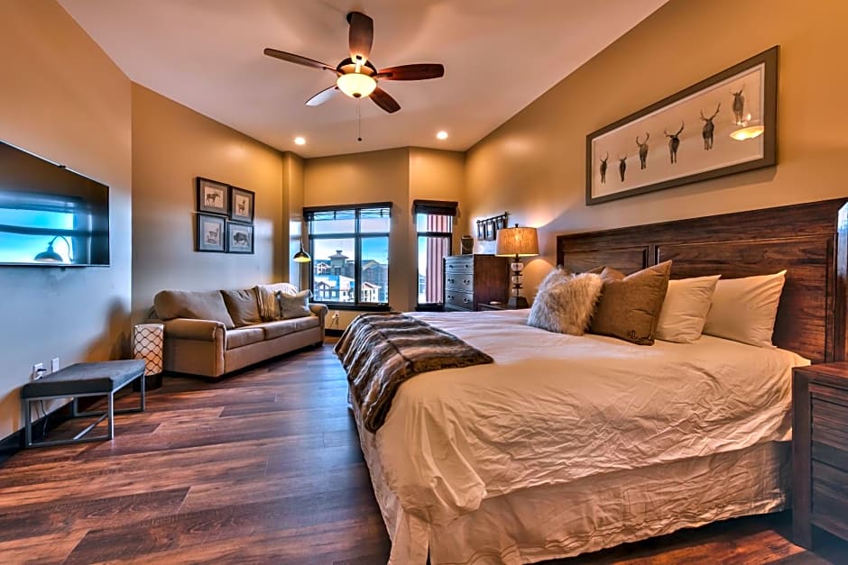 Sundial Lodge Larger Penthouse by Canyons Village Rentals