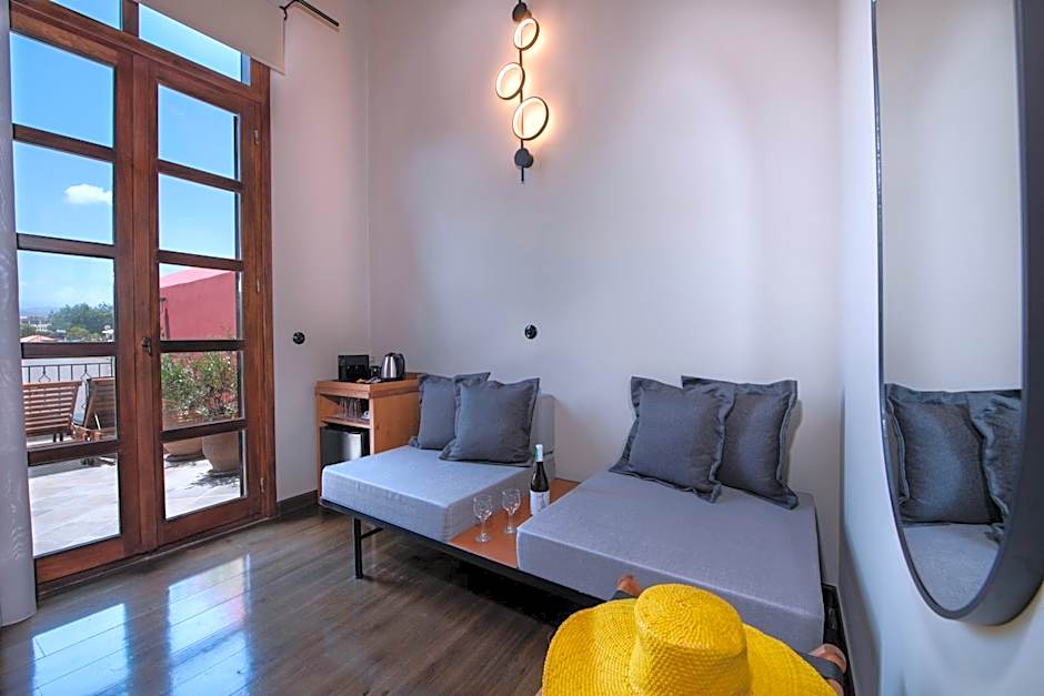 Mosaic Venetian Harbour Suites