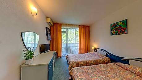 Twin Room with Pool View