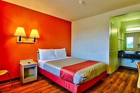 1 Queen Bed | Extended Suite