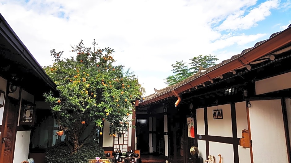 In-Yeon Hanok Guesthouse