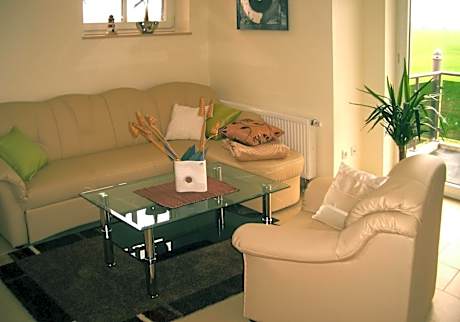 Ferienwohnung mit 1 Schlafzimmer und Schlafsofa für bis zu 3 Personen - Landseite