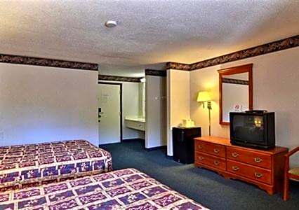 2 Queen Beds, Smoking