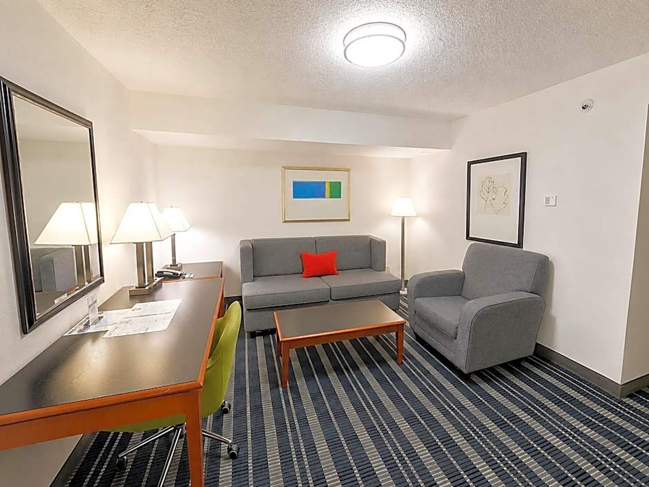 Atrium Hotel And Suites Dfw Airport
