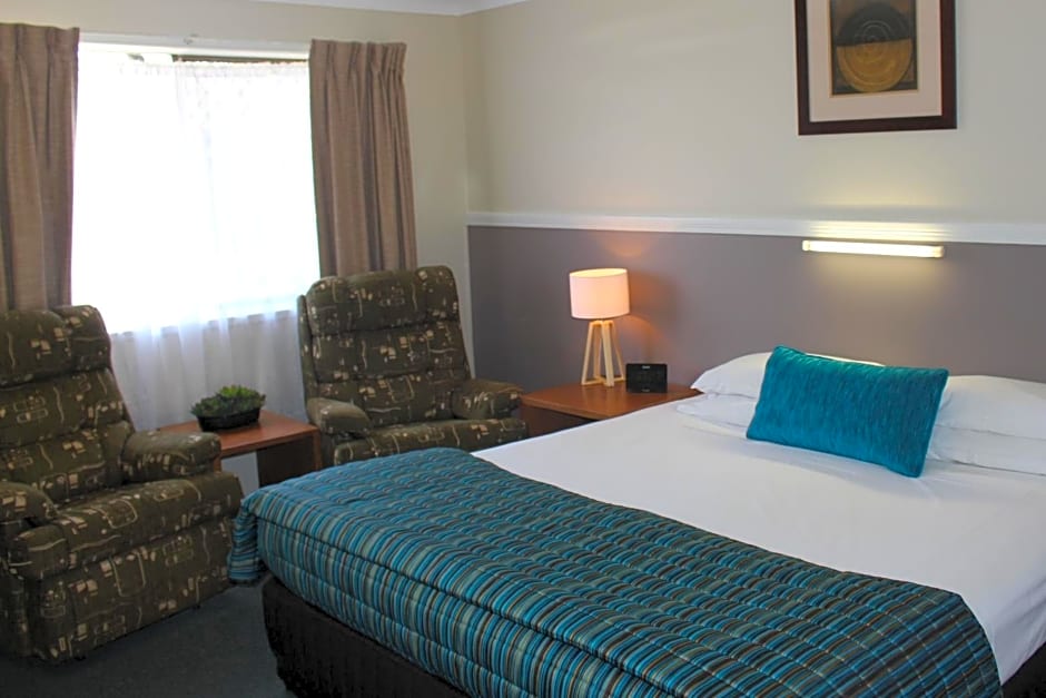 Photo 1 of 7 of Deluxe 1 Queen Bed