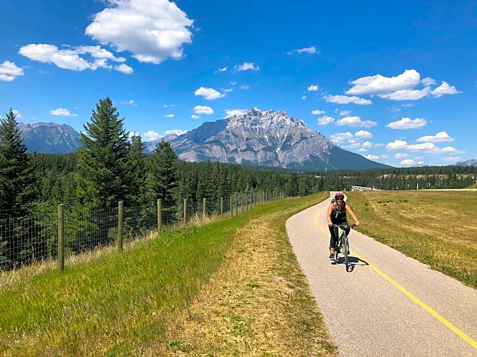 Suites with Pool & Hot tubs managed by Little Sister Getaways