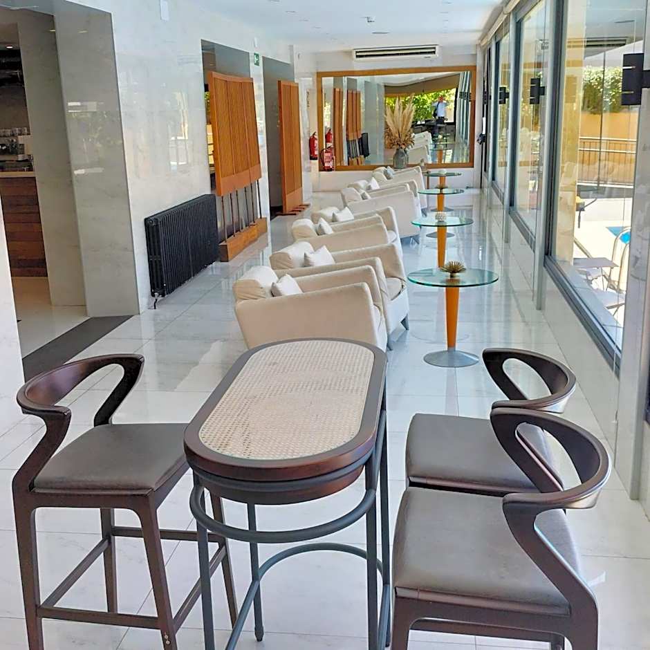 Hotel 153