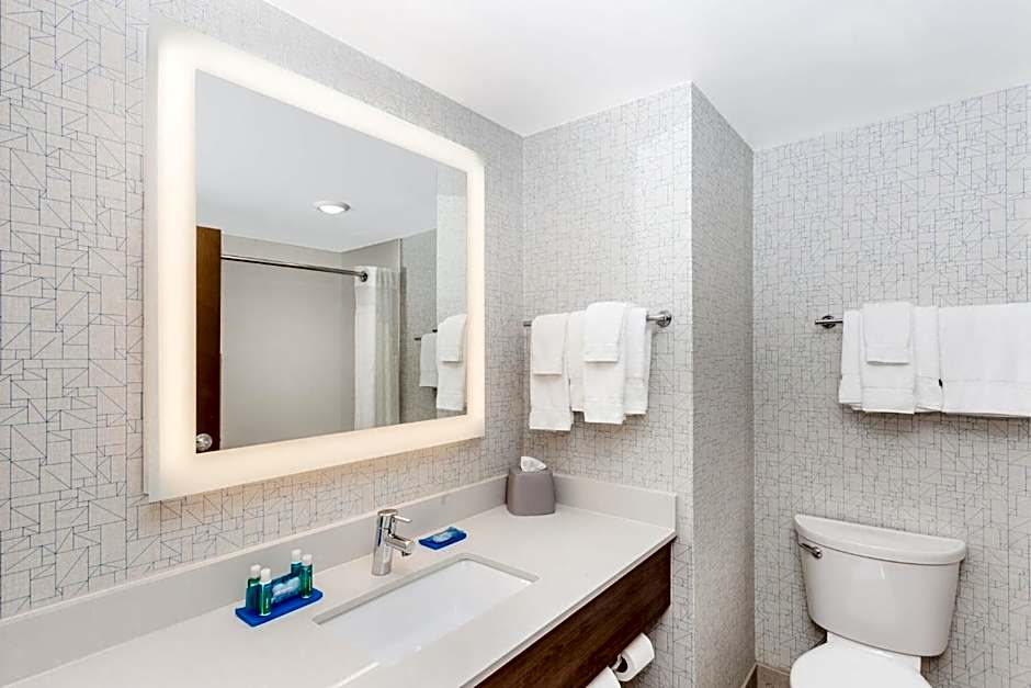 Holiday Inn Express & Suites Tilton By IHG