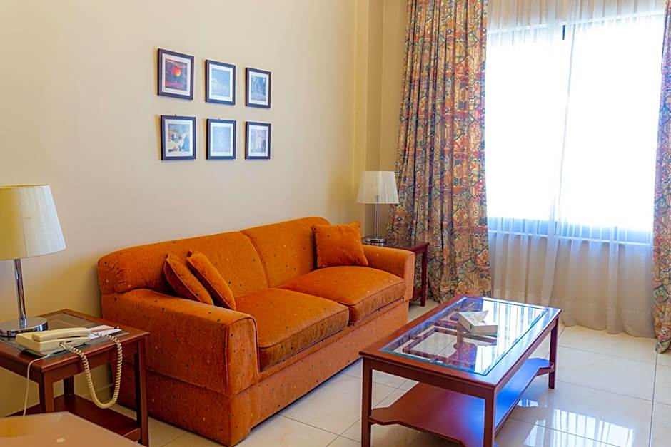 Comfort Hotel Suites