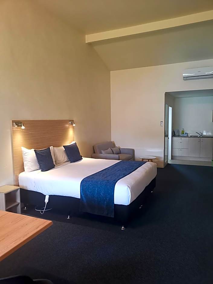 Captains Quarters Motor Inn