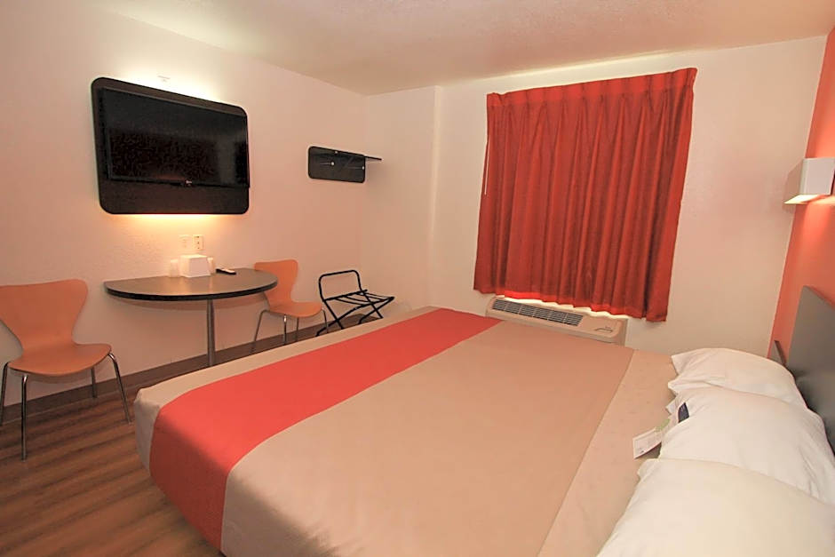 Motel 6-San Antonio, TX - Downtown - Alamo Dome