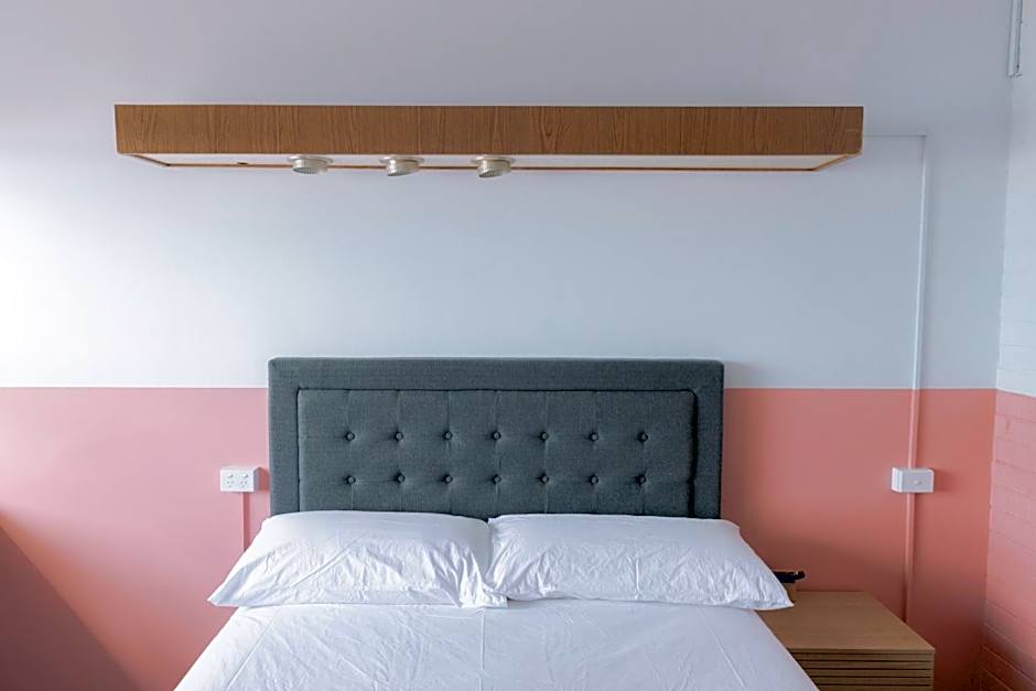 Black Swan Waterfront Motel