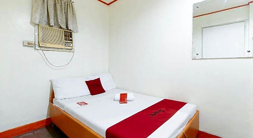 RedDoorz @ Eros Travellers Pensione