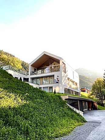 Omaela Apartments