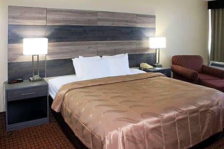 1 King Bed Non-Smoking