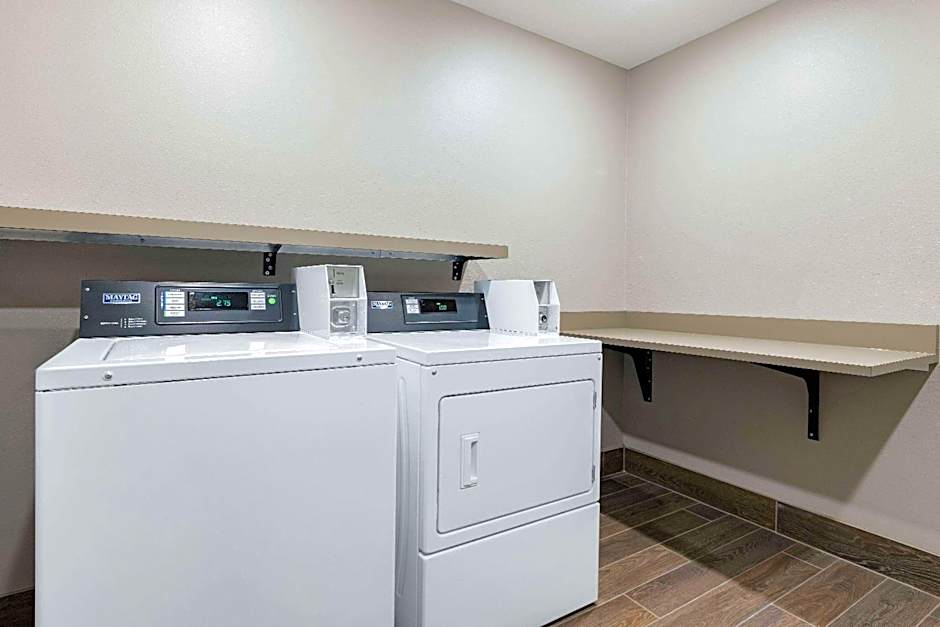 AmericInn by Wyndham International Falls Southwest