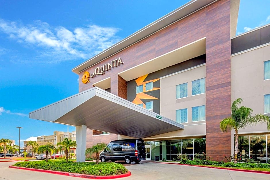 La Quinta Inn & Suites by Wyndham McAllen Convention Center