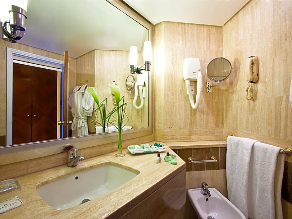 Warwick Paris (Former Warwick Champs-Elysees)