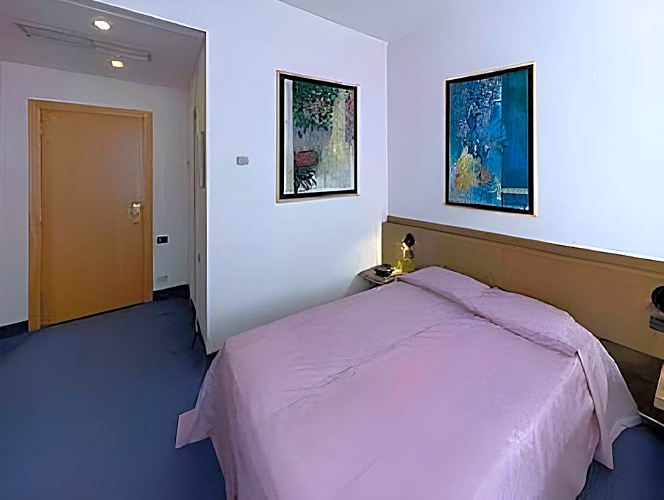 Helios Hotel
