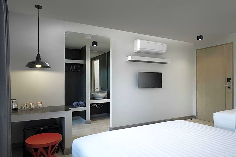 PRIME TOWN - Posh & Port Hotel PHUKET