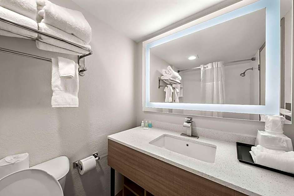 Clarion Inn & Suites and Convention Center