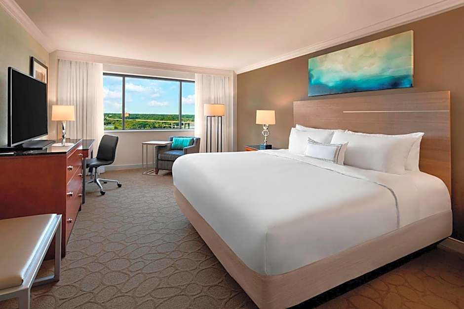 Photo 1 of 4 of 1 King Bed Guestroom, River View