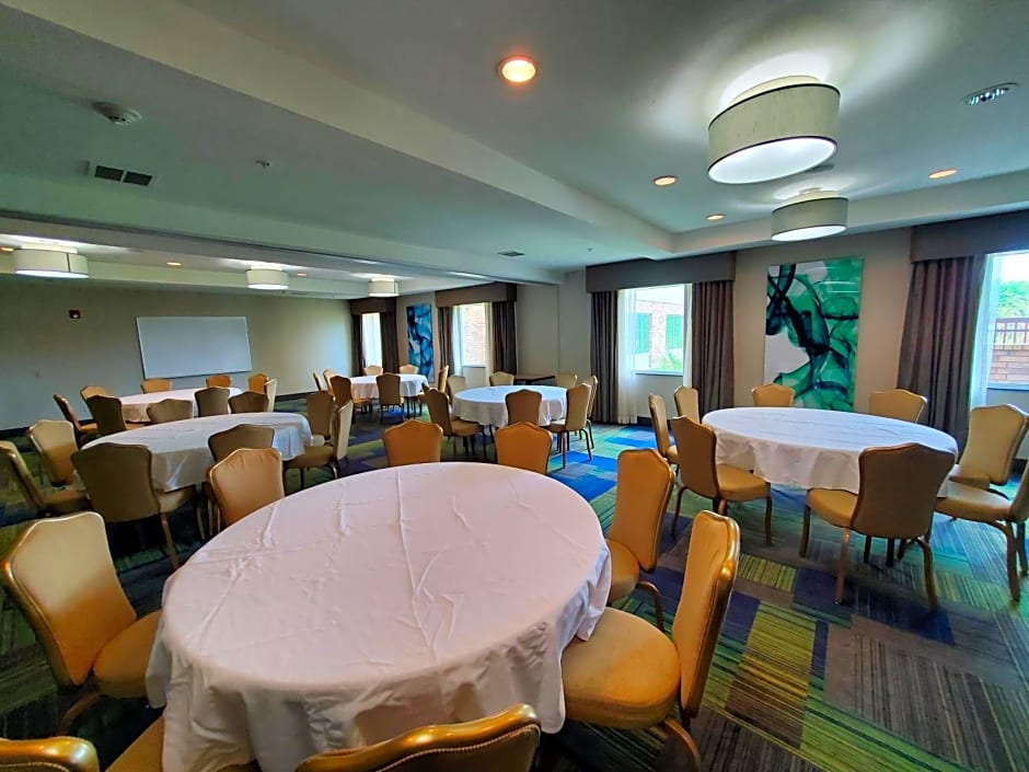 Holiday Inn Express Pearland By IHG