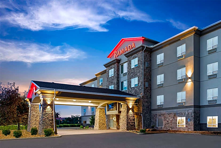 Ramada by Wyndham Drumheller Hotel & Suites