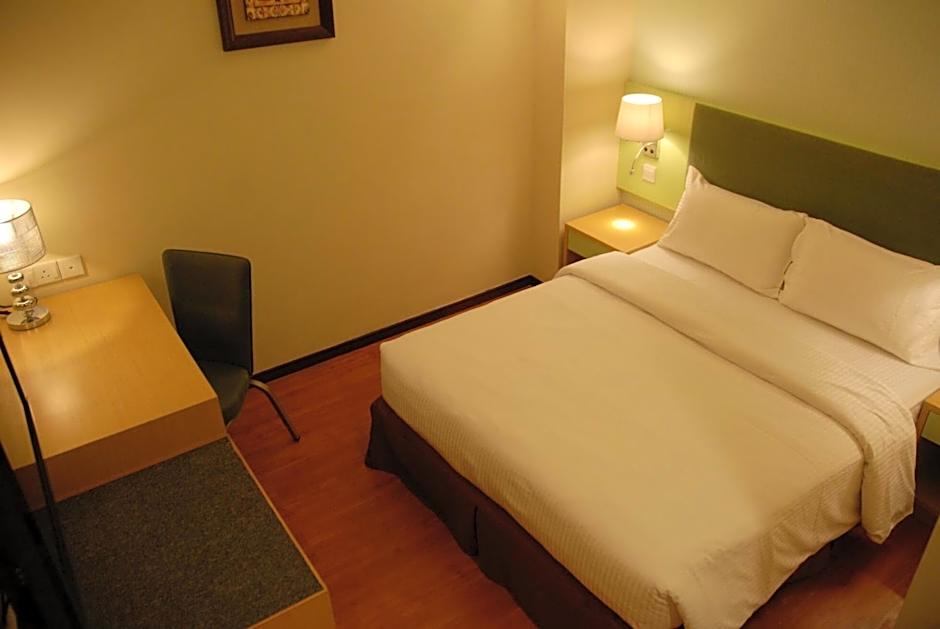 Photo 1 of 8 of Standard 1 Queen Bed, Windowless