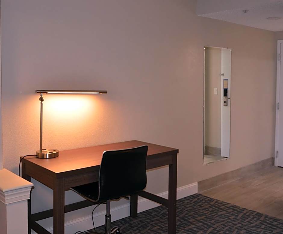 Opal Hotel & Suites