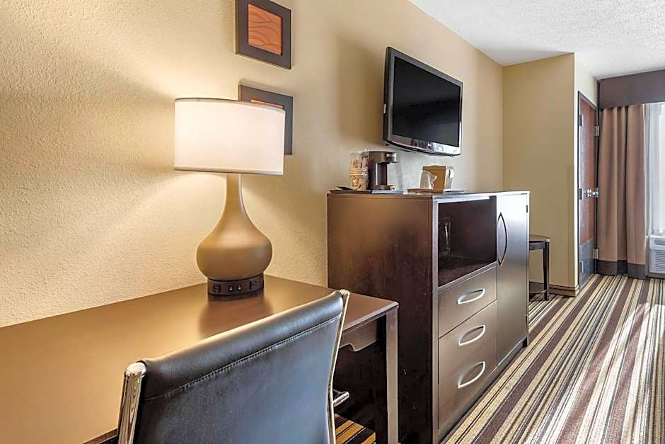 Comfort Inn & Suites Triadelphia - Wheeling