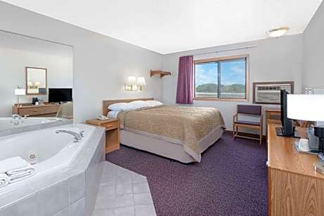 1 King Bed Studio Suite Non-Smoking