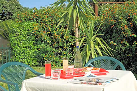 One-Bedroom Apartment (4 Adults)