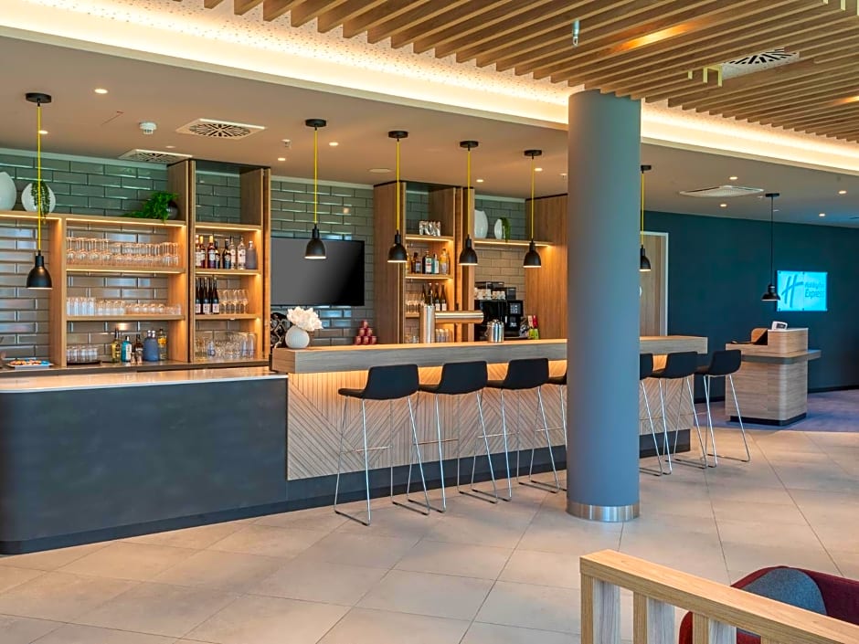 Holiday Inn Express Dusseldorf- Hauptbahnhof By IHG