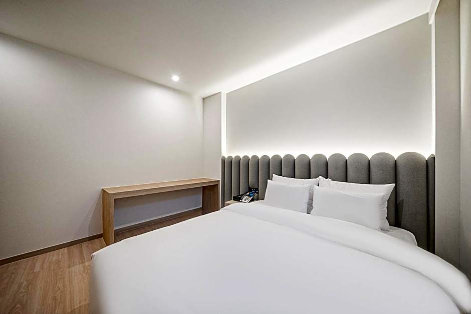 Gyeongju Poverta Hotel