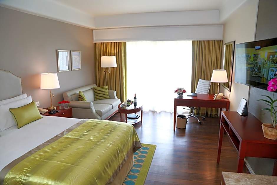 Photo 1 of 5 of Deluxe 1 Queen Bed, Ocean View