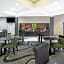 La Quinta Inn & Suites by Wyndham Dallas Arlington South