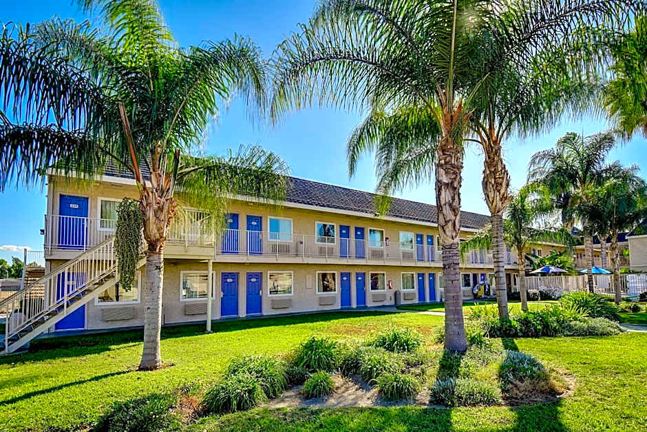 Motel 6-Riverside, CA - South