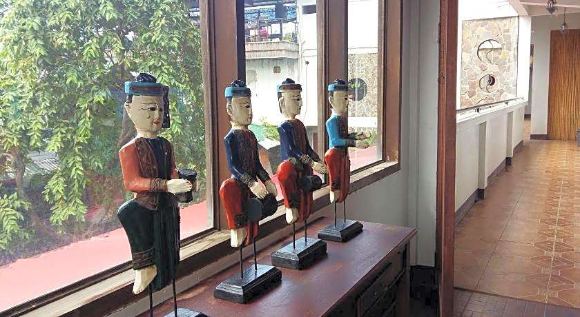 Antonios Pension House