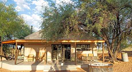 Zoutpanputs Game Lodge