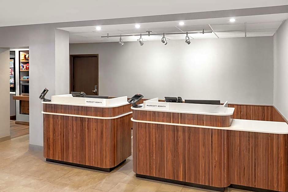 Courtyard by Marriott Cleveland Airport South