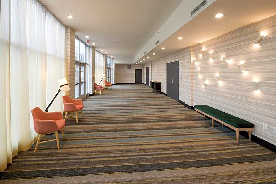 Holiday Inn & Suites Detroit - Troy by IHG