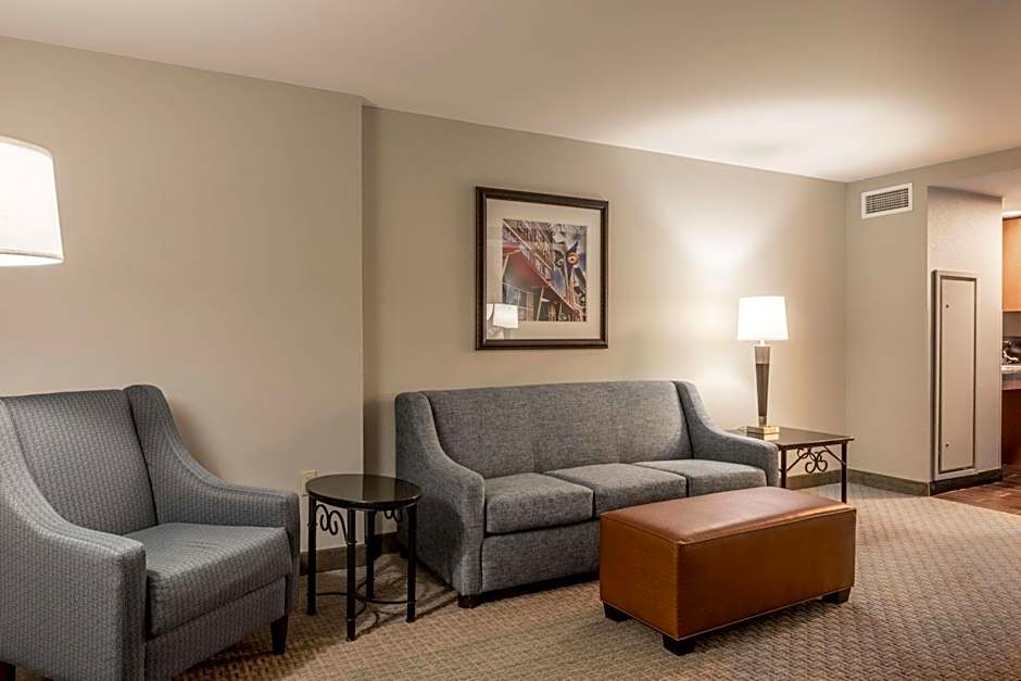 Drury Plaza Hotel Broadview Wichita