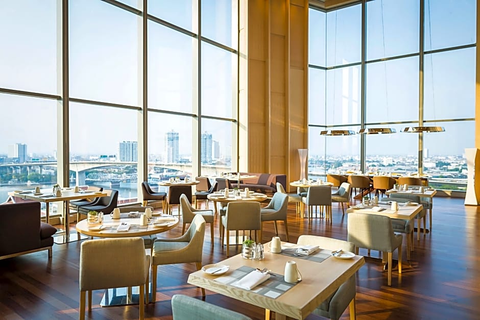 Avani Riverside Bangkok Hotel