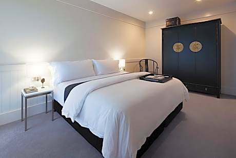 One Bedroom Apartment