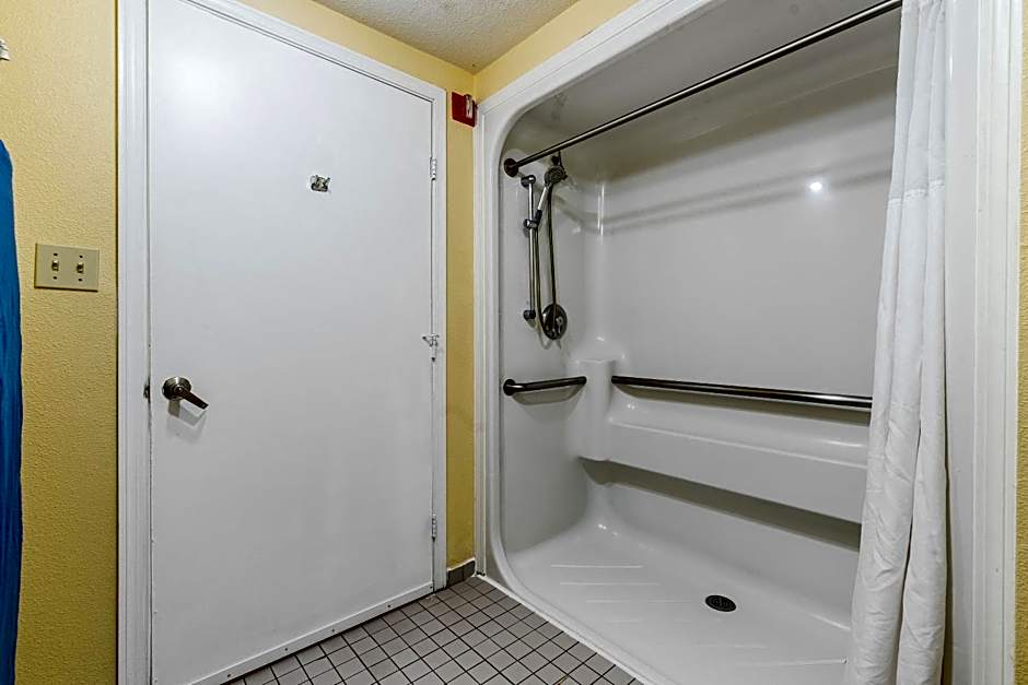 Days Inn by Wyndham Federal Way